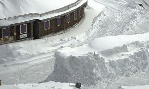 Passo Stelvio retrasa el inicio de temporada de esquí por exceso de nieve