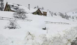 El primer episodio de nevadas supera ya los 90 cm en el Pirineo Aragonés