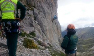 13 complicadas horas para rescatar a dos vigueses en los Picos de Europa