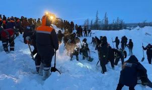 Dos adultos y un bebé muertos en una avalancha que sepulta una estación de esquí rusa en Norilsk