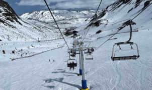 Éxito sin precedentes: San Isidro y Leitariegos reciben 16.000 esquiadores en Semana Santa