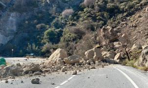  Cinco heridos en un desprendimiento de rocas en los accesos a Sierra Nevada