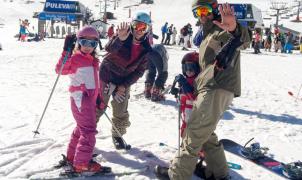 3500 esquiadores despiden la temporada en Sierra Nevada y disfrutan de forfait y paella gratis