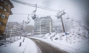 La nevada, el frío y el viento arrecian en Sierra Nevada que hoy estará cerrada