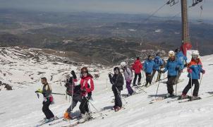 Sierra Nevada cierra, con cerca de 2.000 esquiadores en sus pistas, la temporada 2014-15 