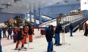 Abre un nuevo centro de esquí indoor en China con “telecabina” y se proyecta otro en EE.UU.