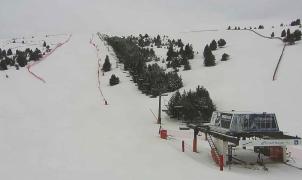 Las estaciones de esquí reciben nevadas que el coronavirus no permite aprovechar