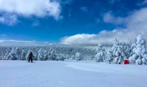 La nieve está tan a gusto que se queda a pasar las vacaciones de Semana Santa en el Reino de Aramón