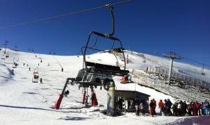 El buen tiempo anima a los esquiadores a ir a Valgrande-Pajares