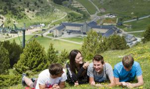 Vive el verano más intenso de los Pirineos en las estaciones de montaña de Ferrocarrils