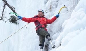 Un alpinista chino amputado de las dos piernas y con 70 años, al asalto del Everest por quinta vez 