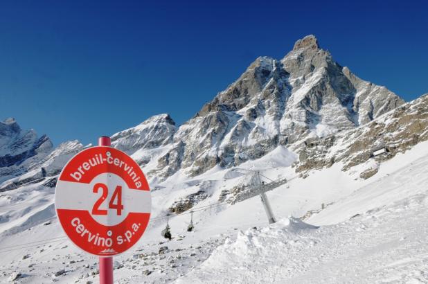 Italia, Valle de Aosta, Cervinia (Cervinia-Zermatt), breuil-cervinia-inicio-pista24