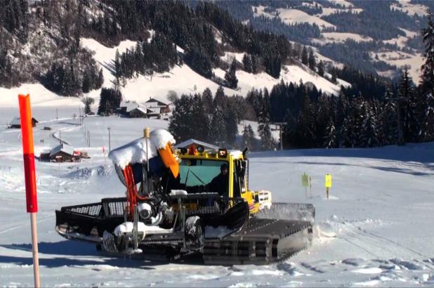 Trabajando la nieve en Oberwil Rossberg