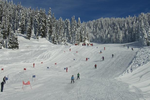 Esquiando en Ski Area Verena 2000