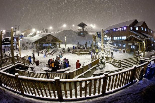 Nevando de noche en The Summit at Snoqualmie