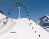 Snowboarders y esquiadores tocan el cielo con saltos que rozan los 15 metros de altura