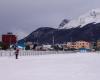 En Ushuaia ha nevado tanto que han convertido el centro de la ciudad en pistas de esquí