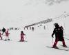 Las estaciones de esquí asturianas resisten el fin de semana a pesar del viento y la nieve