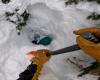 Dramático rescate de un snowboarder enterrado en la nieve por un esquiador en Mt. Baker