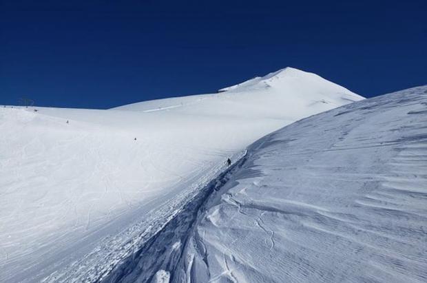 Los centros de esquí de Chile abren con mucha nieve y muchas dudas