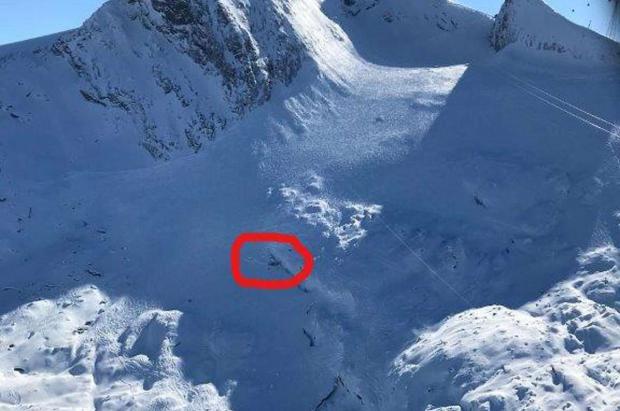 Buscan a un esquiador que cayó en una grieta haciendo fuera pistas en el glaciar de Kaprun