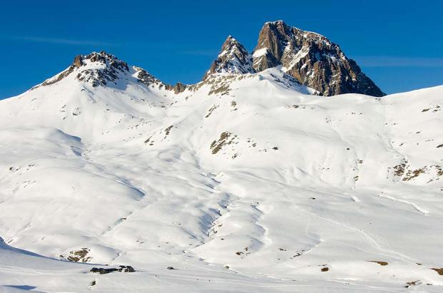 Aramón, el lujo de esquiar en 283 kilómetros y 240 pistas en el Pirineo Aragonés