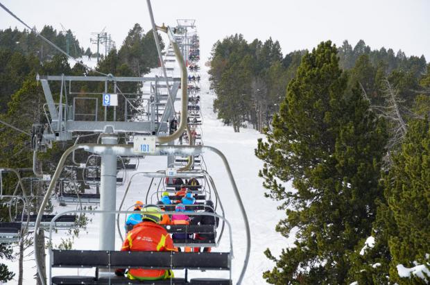  Les Angles inicia el Puente con muy buena afluencia, más de 4.500 esquiadores 