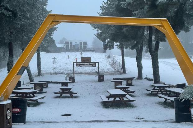 Manzaneda se prepara para abrir el 27 de noviembre tras la nevada y oferta 25 empleos