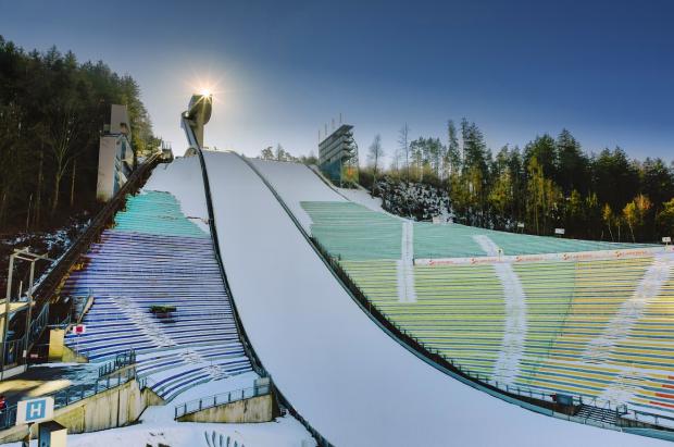 La Covid marca los primeros saltos de esquí del Torneo de los Cuatro Trampolines
