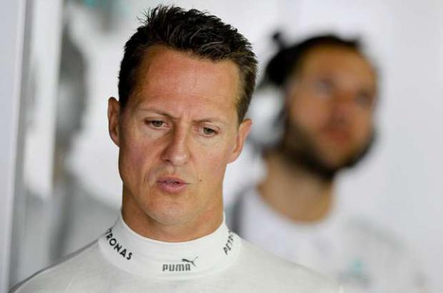 Schumacher trasladado en secreto en ambulancia a Suiza, se comunicó con las personas que le trasladaron