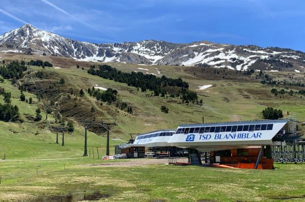 Las estaciones de esquí, el destino de moda para huir del calor este verano