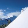 Descenso freerider en Aspen, con la montaña de Higdlan Peak al fondo
