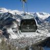 Imagen panorámica de Telluride con una góndola en primer plano