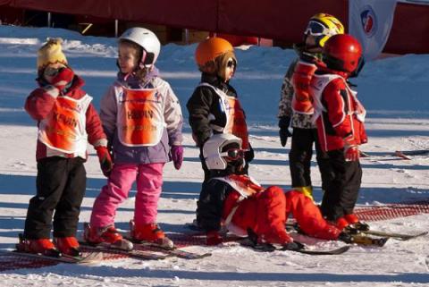 regalo Denso Editor El casco de esquí solo es obligatorio en dos países y hasta los 15 años |  Lugares de Nieve