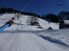 Día soleado de esquí en Faltschen