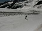 Imagen de un esquiador bajando por la pista de la Jungfrau, foto tomada el 22 de agosto de 2013 por Lugares de Nieve