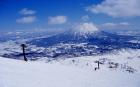 Esquiando en Niseko con vistas al Mt. Yotei