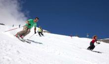 Las 5 claves para esquiar en nieve primavera y no "morir" en el intento