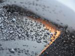 ¿Cómo quitar el hielo del parabrisas de un coche?