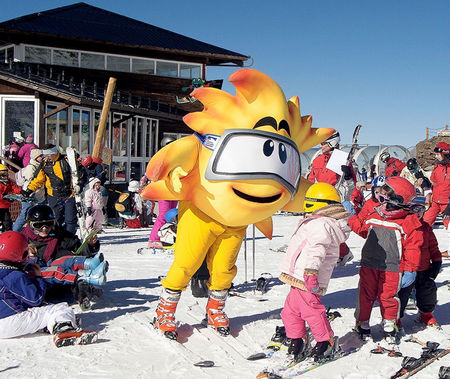 Sierra Nevada pone al frente del World Snow Day a Suly con packs especiales para la chiquillería