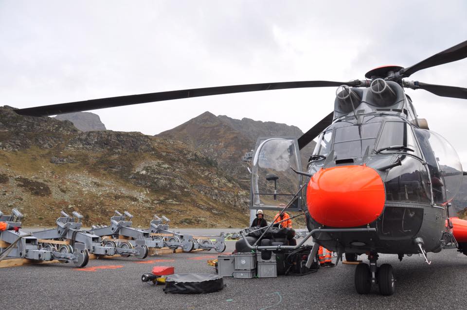 Vídeos y fotos del montaje de las pilonas mediante un helicóptero del Telecabina Tristaina de Arcalís