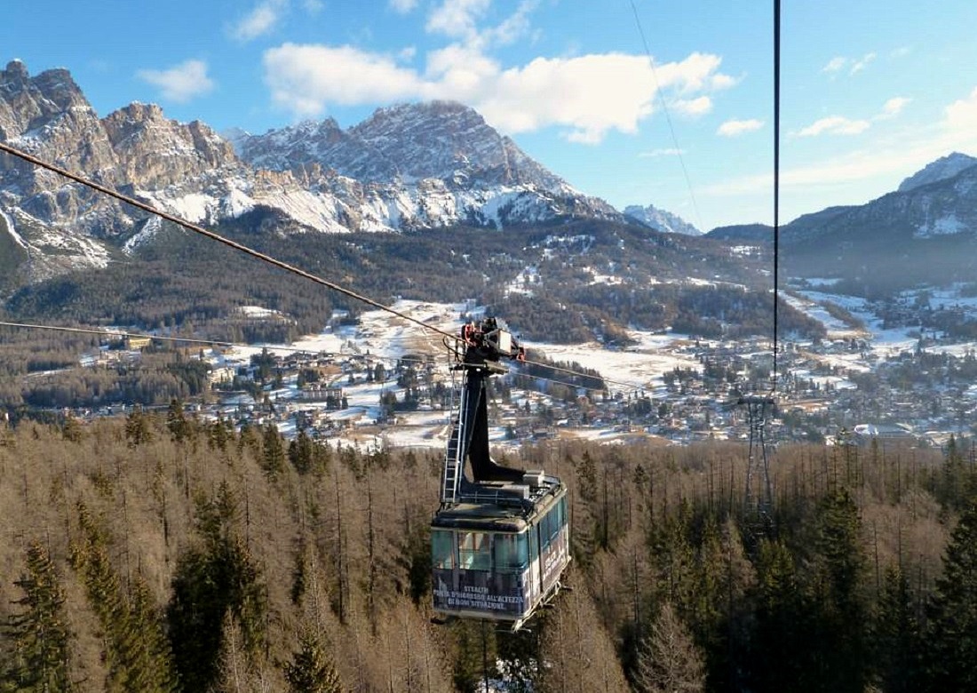 Cortina d'Ampezzo sustituye uno de los teleféricos más emblemáticos, con 50 años de antigüedad