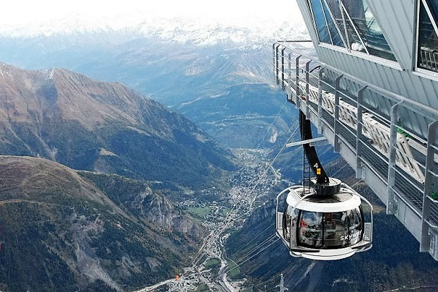 Valle de Aosta y Courmayeur desde la Punta Helbroner y Skiwalk  Tim Barnett photo