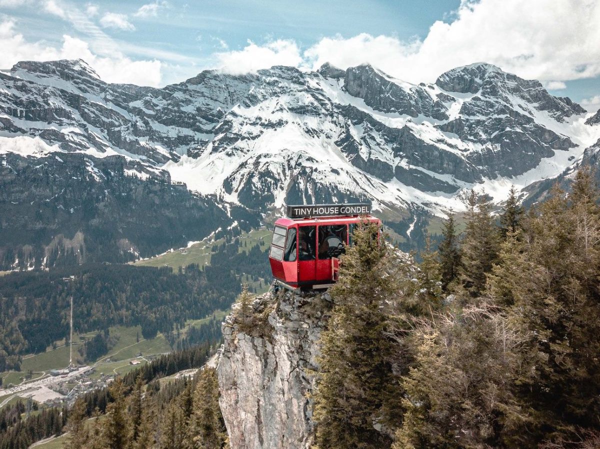Si quieres pasar la noche en un telecabina a 1.800 metros de altitud, Suiza lo hace posible