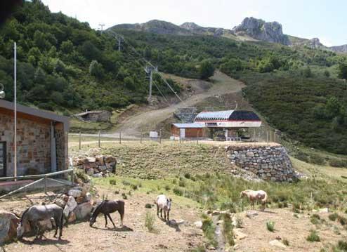 Esquiadores y hosteleros asturianos piden abrir las estaciones en verano para captar turistas