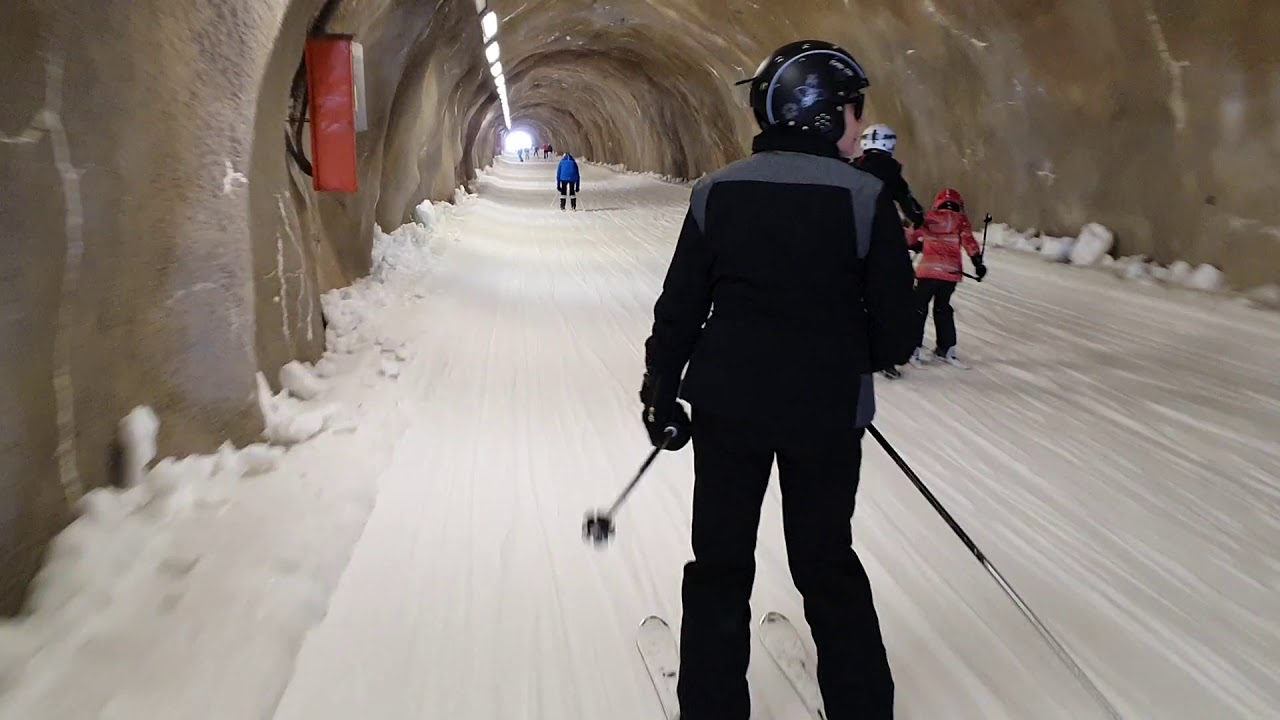 Esquiamos dentro del túnel más largo del mundo