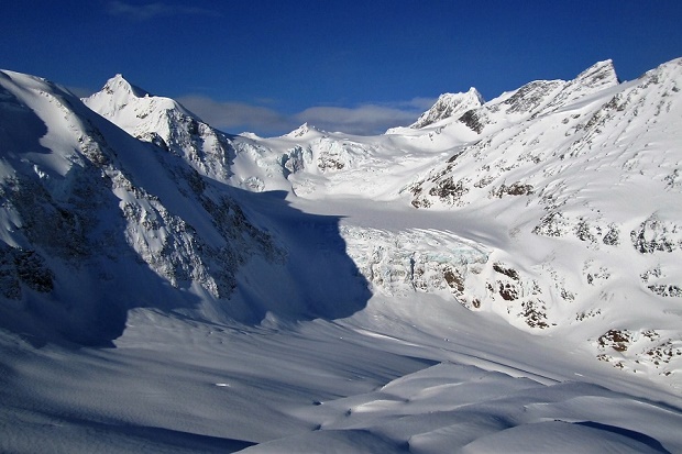 Los glaciares de las montañas de Valemount en Premier Range (Canadá)