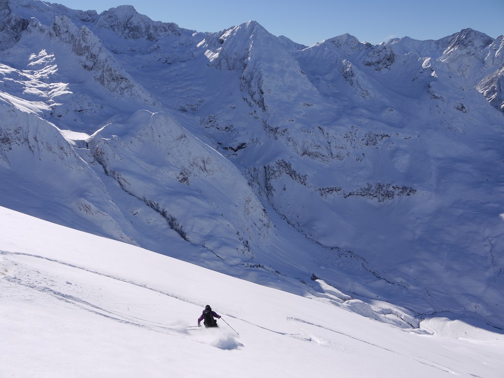 Grave accidente al esquiar sin casco por fuera de pistas en la Vallée Blanche de Peyragudes