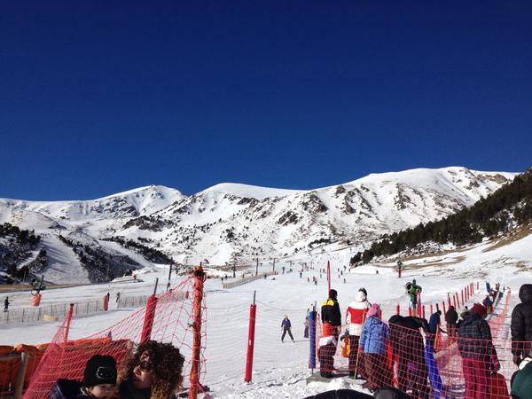 Buena afluencia de esquiadores en Vallter 2000 los primeros días del año