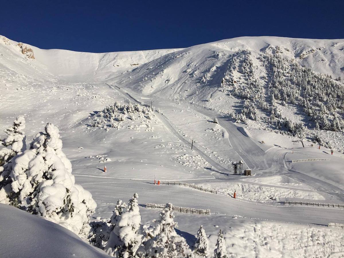 Buena parte del Pirineo ya tiene nieve, solo falta la movilidad para poder abrir las estaciones de esquí